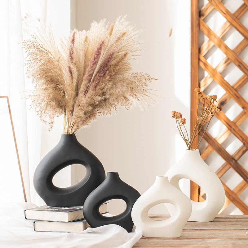 Modern Matte Black Donut Vase - Nordic Geometric Decor